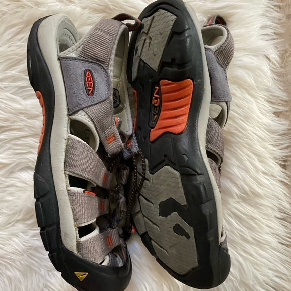 Keen Men’s Newport H2 Closed Toe Water Hiking Sandals Size 11.5
